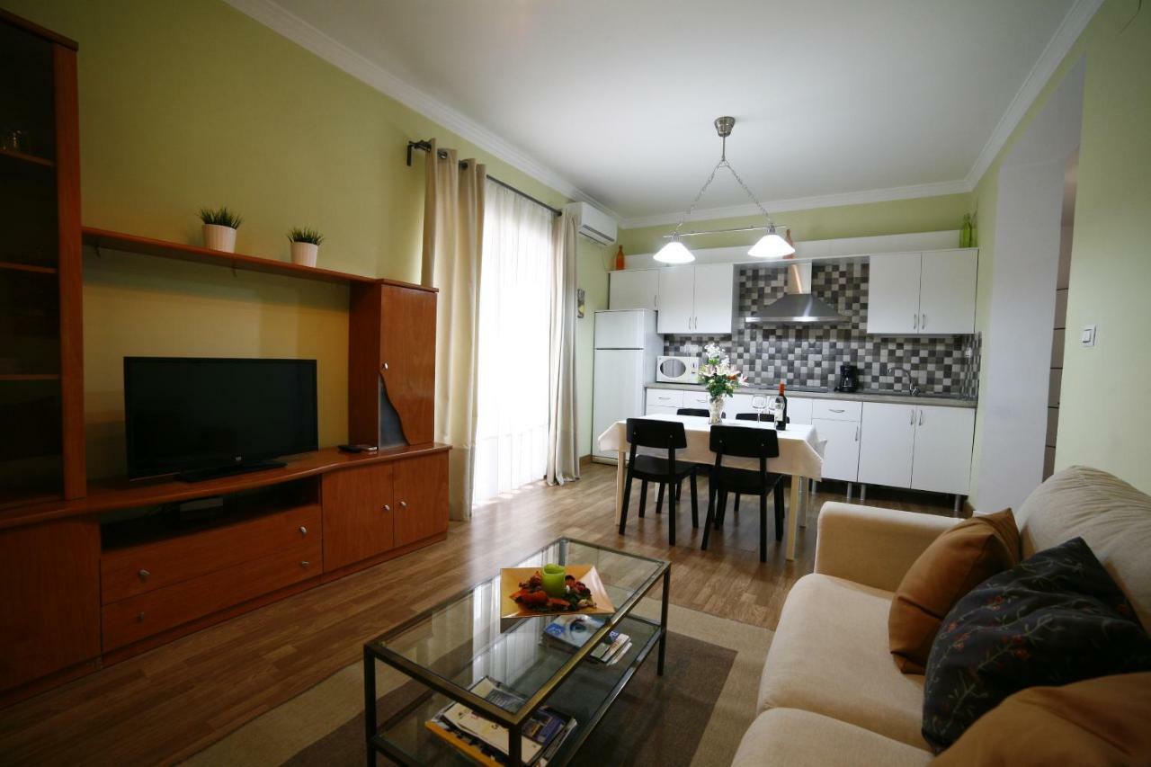 Victoria De Alba House *