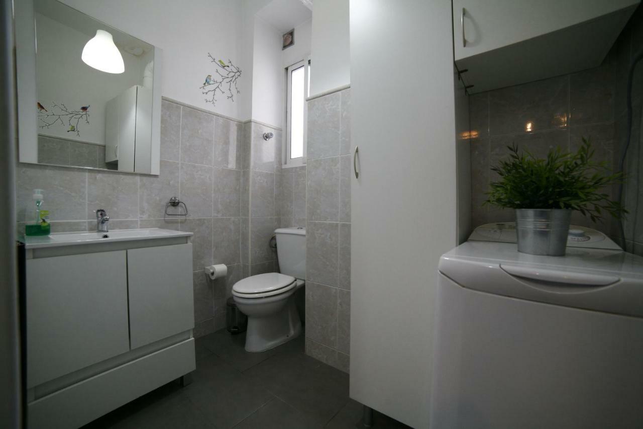Victoria De Alba House *