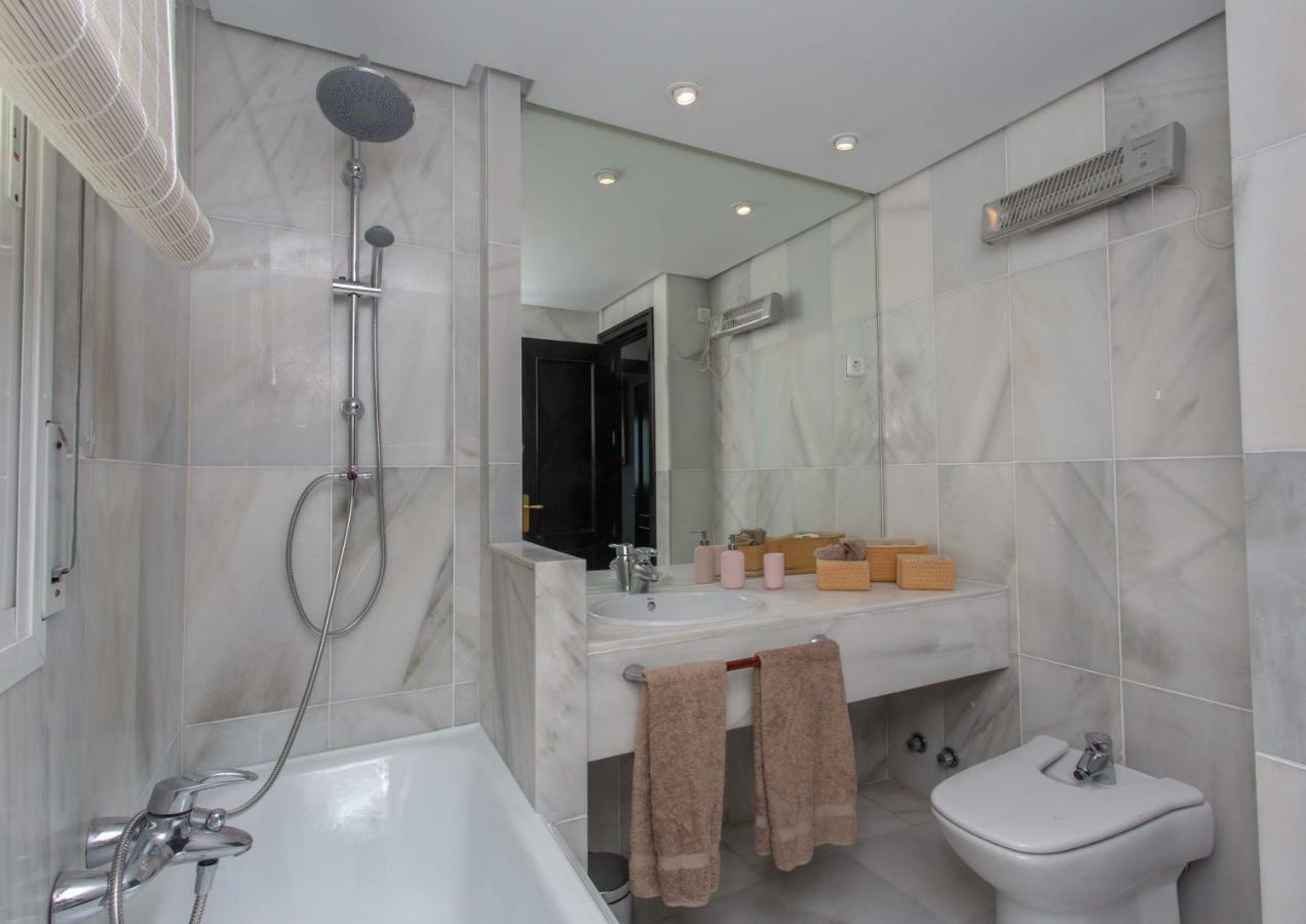Apartamento Venecia, De Lujo En 1º Línea De Playa + Parking Málaga