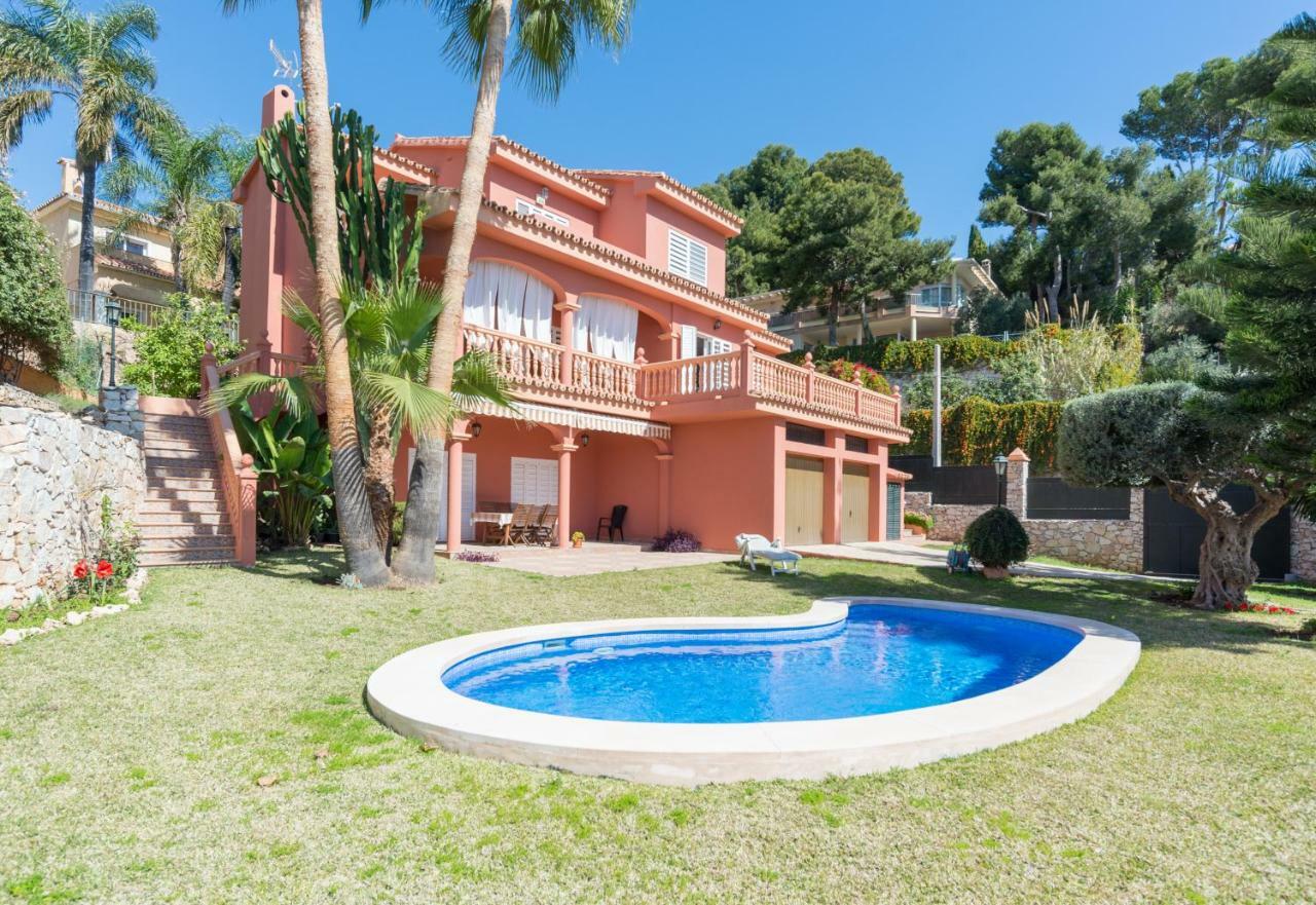 Lu&cia Candado Villa