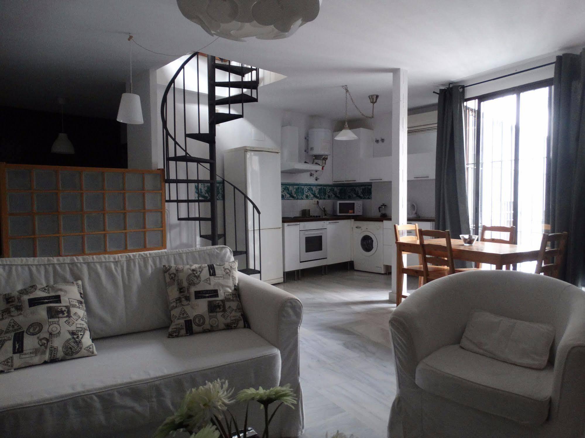 - Jinetes, 13 Apartment *