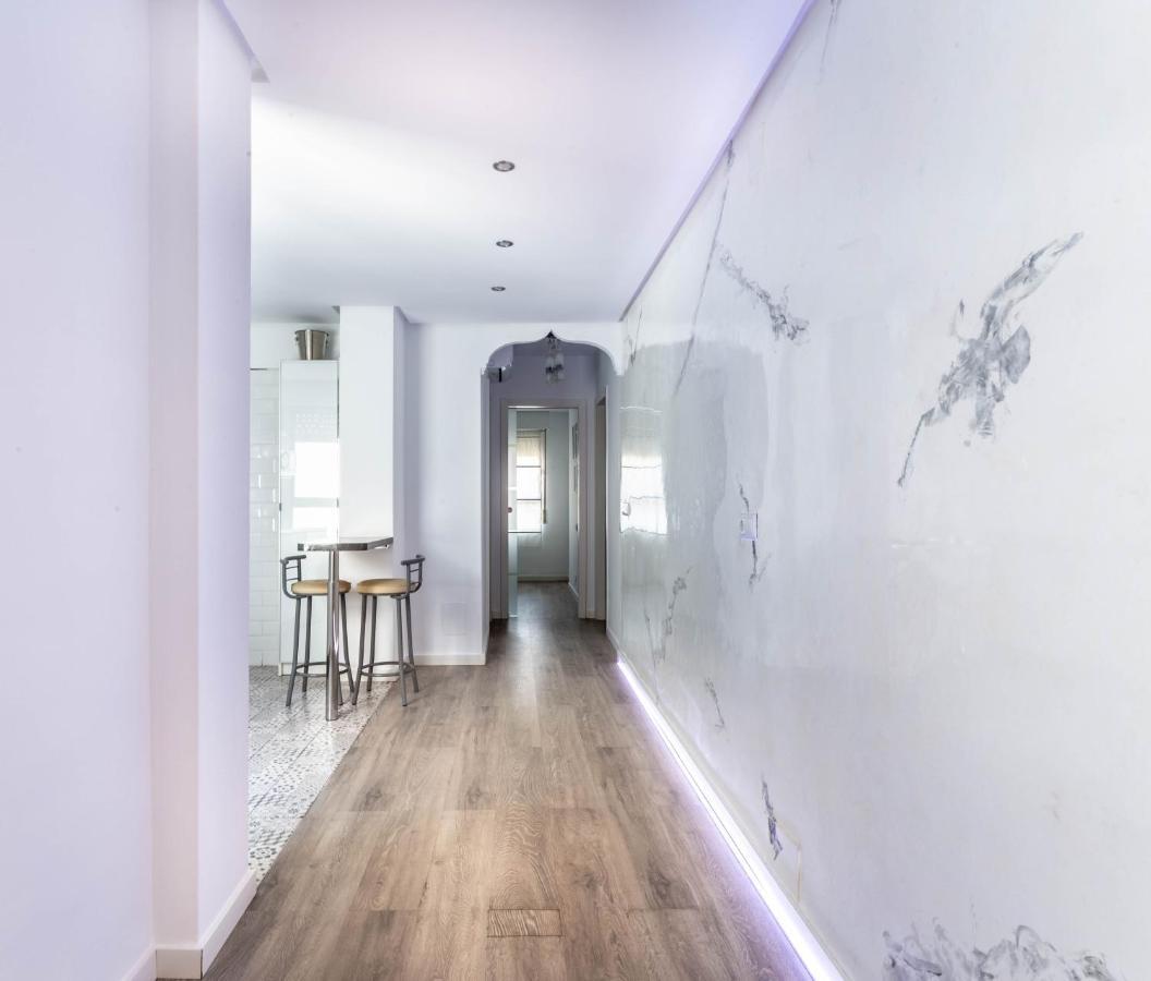 Blue & Red By Sol Maestranza Apartment *