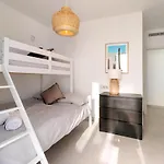 Bayview Hills, Luxury 2 Bedroom Apartment