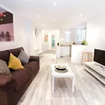 C16 - Modern & Comfortable 4 Beds Apartment