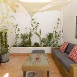 Precioso Apartamento Con Patio Y Dos Habitaciones En El Barrio De Picasso
