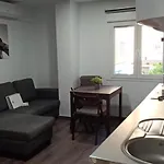 Holidays2Malaga Reyna Manescau Apartments- Zona Huelin & 450 Mts De La Playa