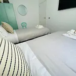 Bonito Apartamento De 2 Habitaciones Con Terraza