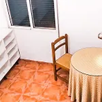 Room For Men in Malaga Center, Window to Road, Apartment Homestay - Habitación para hombres, Ventanas a la careterra, Alojamiento en Apartamento