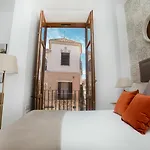 Feelathome Martires Apartments