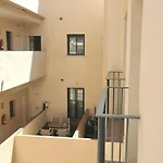 Snug Holiday Home Right In The Center Of M Laga