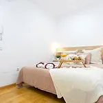 -Malagasunapts- Fashion Historical City Centre