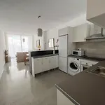 Amplio Apartamento En Av. Carlos Haya