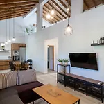 Casa Rural De Diseno Con Piscina Y Barbacoa