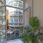 Luminoso Apartamento De Dos Habitaciones Con Vistas A Las Catedral