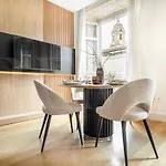 Luxe Apartment In The Historic Center By Rems