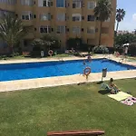 Frente A La Playa. Vistas Al Mar. La Cala De Mijas
