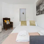 C17 Lovely 2 Bdr Apartment