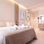 Magnificent Renovated 2Bd 2Bth Duplex With Terrace - City Centre