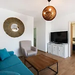 The 7Th Corner, Hugh Apartment Ideal For Groups
