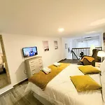 Nomad Urban Duplex