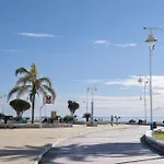 Astilla De Palo A La Orilla Del Mar