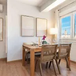 Commodious Apartment Near Center By Rems