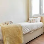 Commodious Apartment Near Center By Rems