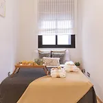 -Malagasunapts- Rooftop Pool & Free Parking