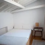 Cozy & Quiet Apartment In The Center