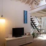 Cozy & Quiet Apartment In The Center