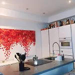 Una Habitacion En Un Piso Muy Centrico Y Moderno En Malaga - Room In A Centric And Modern Apartment In The Heart Of Malaga