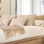 Delightful And Bright Apartment In Center By Rems