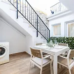 Modern Duplex Courtyard -2Bedrooms 2Baths