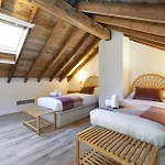 Modern Duplex Courtyard -2Bedrooms 2Baths