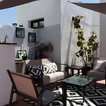Quiet, Bright And Central Apartment