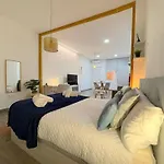 Estudio Maria Zambrano A Pasos De La Estacion