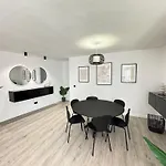 Las Flores Luxury Apartment