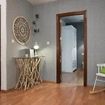 Urbanchic Oasis Centre Apartment