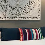 Urbanchic Oasis Centre Apartment