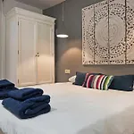 Urbanchic Oasis Centre Apartment