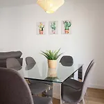 Del Parque Flats - Zamarrilla