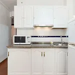 Mp3-Bright Beachfront 1-Bedroom Apt Walk To Old Town