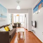 Mp3-Bright Beachfront 1-Bedroom Apt Walk To Old Town