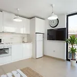 Ma3A-Apt With Rooftops-Next To Old Town