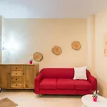 Gr0-Quiet Apartment, Private Backyard, Walk To Old Town
