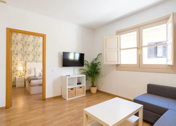 ELE Apartments Mitjana