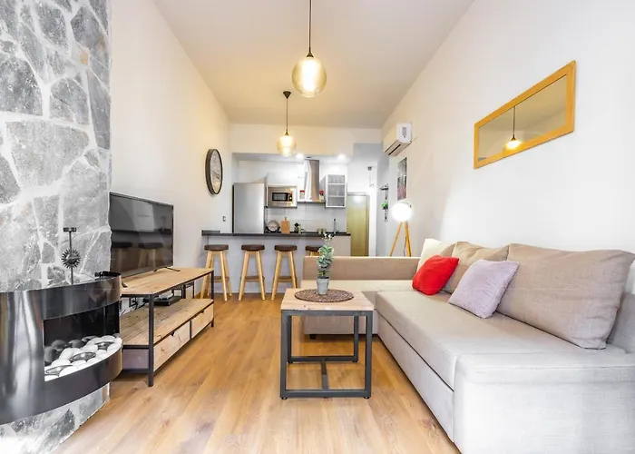 Cozy Apartment w/ private parking - Malaga Center