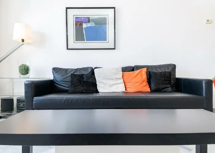 Lovely Suite With River Views And Parking