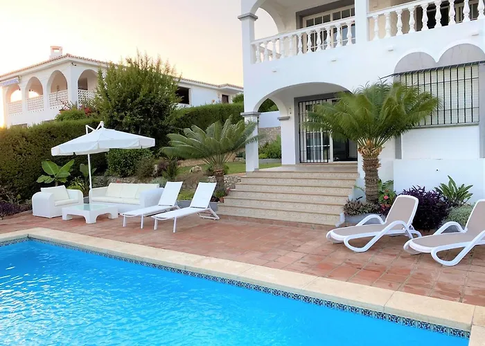 Villa With A Big Garden And Heated Pool