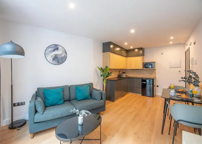 New Apartment -Shared Pool & Solarium- 1B